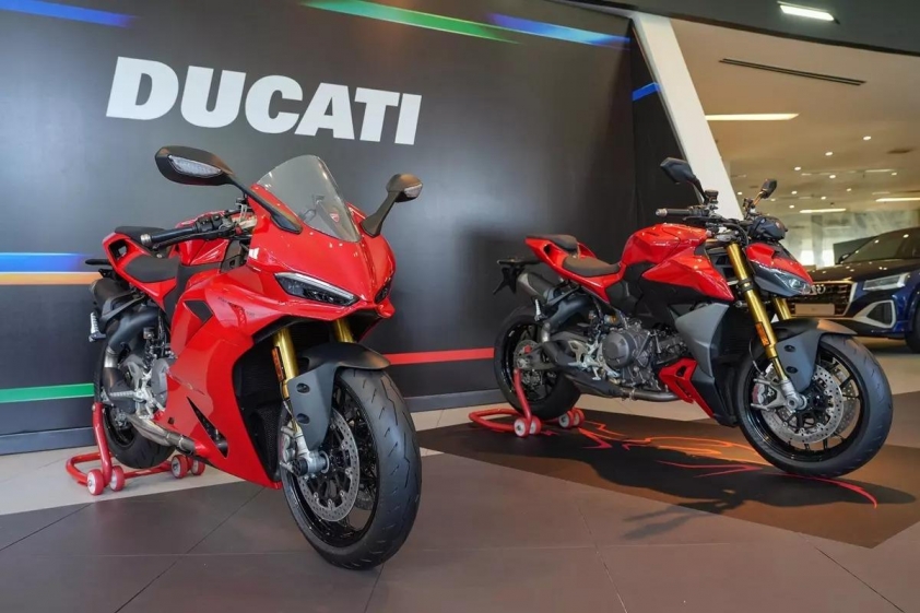 ducati-panigale-v2-s-va-streetfighter-v2-s-139d