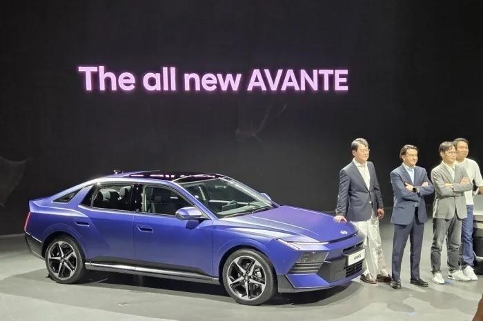 Hyundai Elantra thế hệ mới trình làng: Thiết kế góc cạnh hơn, nội thất tràn ngập công nghệ 857502