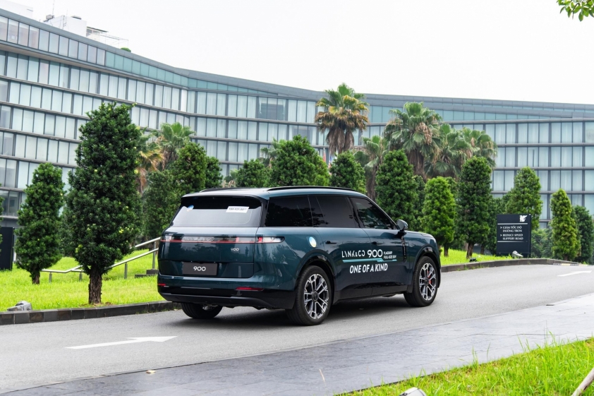 Lynk & Co 900 (2)