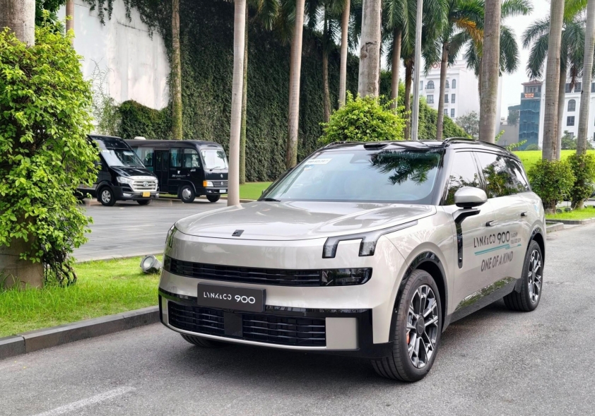 Lynk & Co 900 (4)