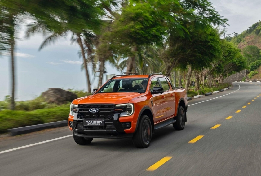 Toyota Hilux lần thứ hai vượt mặt Ford Ranger, dẫn đầu phân khúc bán tải trong tháng 6/2026 865787