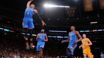 Huyền thoại Triple Double vĩ đại nhất NBA chính thức treo giày